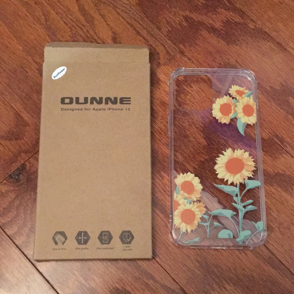 🌸New in box Sunflower Phone Case IPhone 12